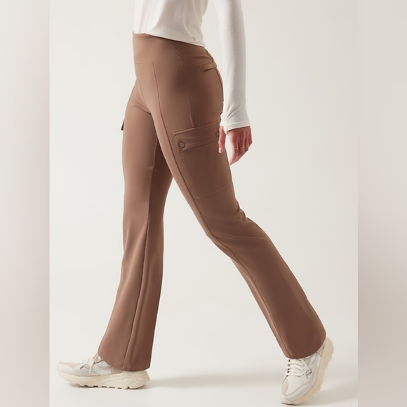 Athleta Pants - Athleta Delancey Straight Cargo pant in rustic beige